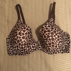 Victoria Secret bra. 38C - cheetah print with ♥️.
